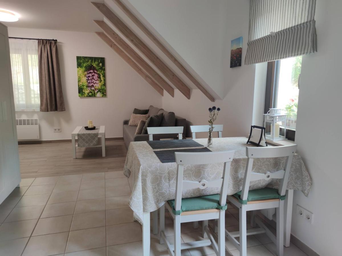 Apartament Kosbor Vendeghaz Monoszlo Zewnętrze zdjęcie